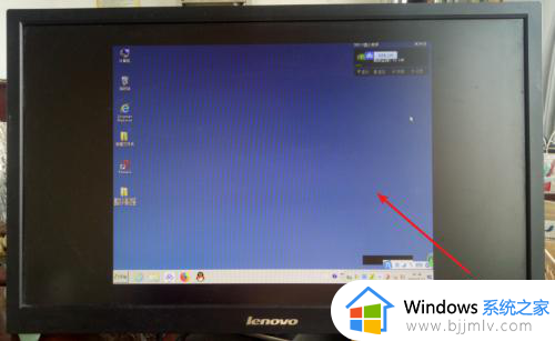 电脑桌面只显示在屏幕中间怎么办_电脑只在屏幕中间显示如何解决